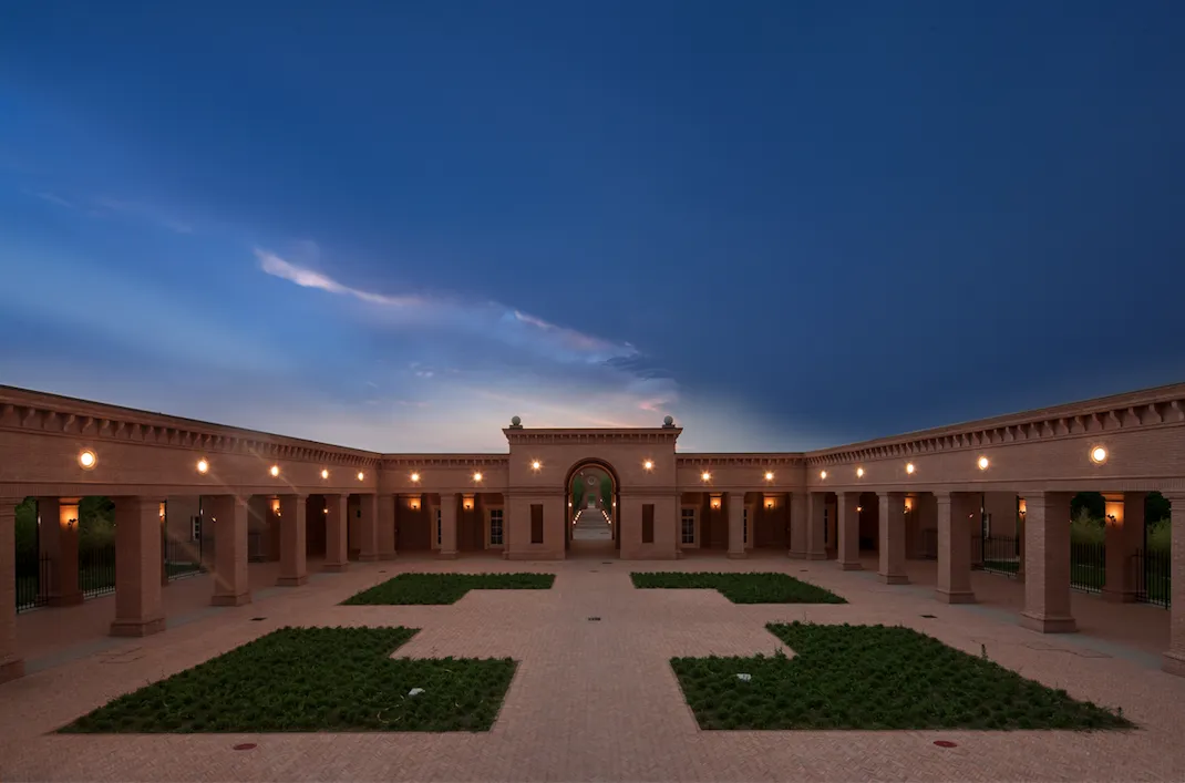 Corte centrale vista dalla piramide